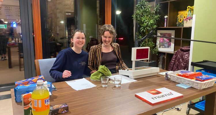 Foto van een actie in een bejaardentehuis