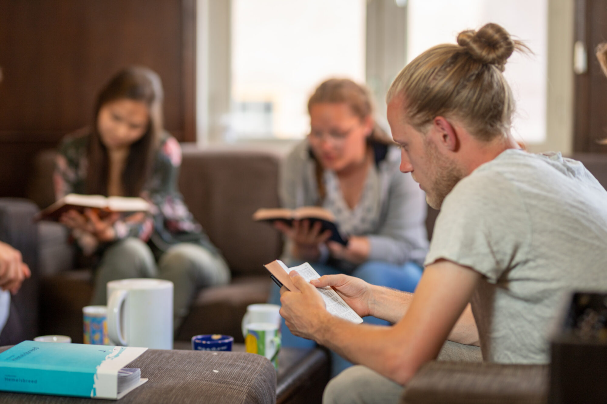foto van een bijbelstudie