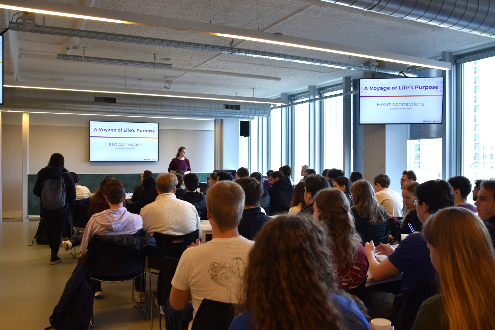 mensen tijdens een lezing